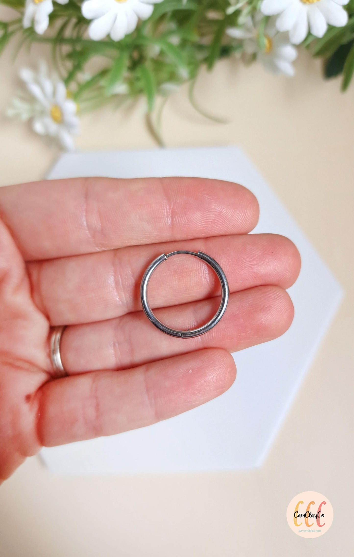 Boucles d'oreilles créoles diamètre 22 mm épaisseur 2 mm en acier inoxydable pour la fabrication de bijoux, doré et argenté - 2 pièces