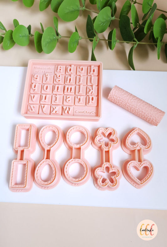 Lot de 5 emporte-pièces porte-clés + alphabet et boîte + rouleau de texture effet cuir pour les créations en argile polymère