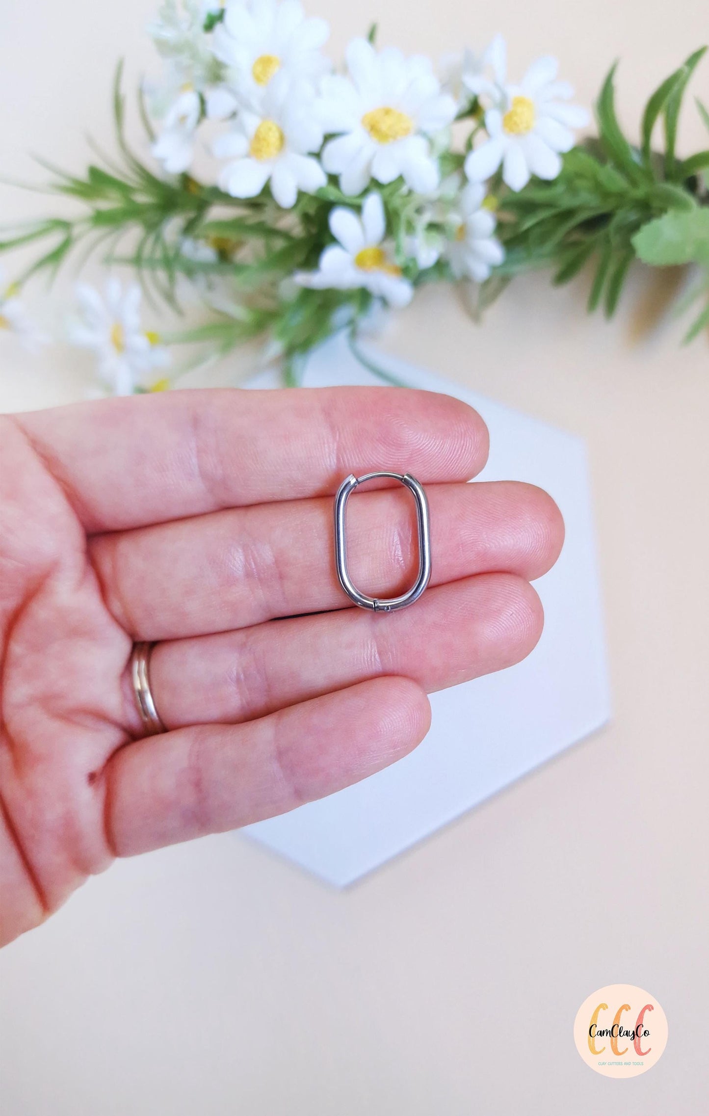Boucles d'oreilles créoles ovales 21 x 14 mm, épaisseur 2 mm en acier inoxydable pour la fabrication de bijoux, doré et argenté - 2 pièces