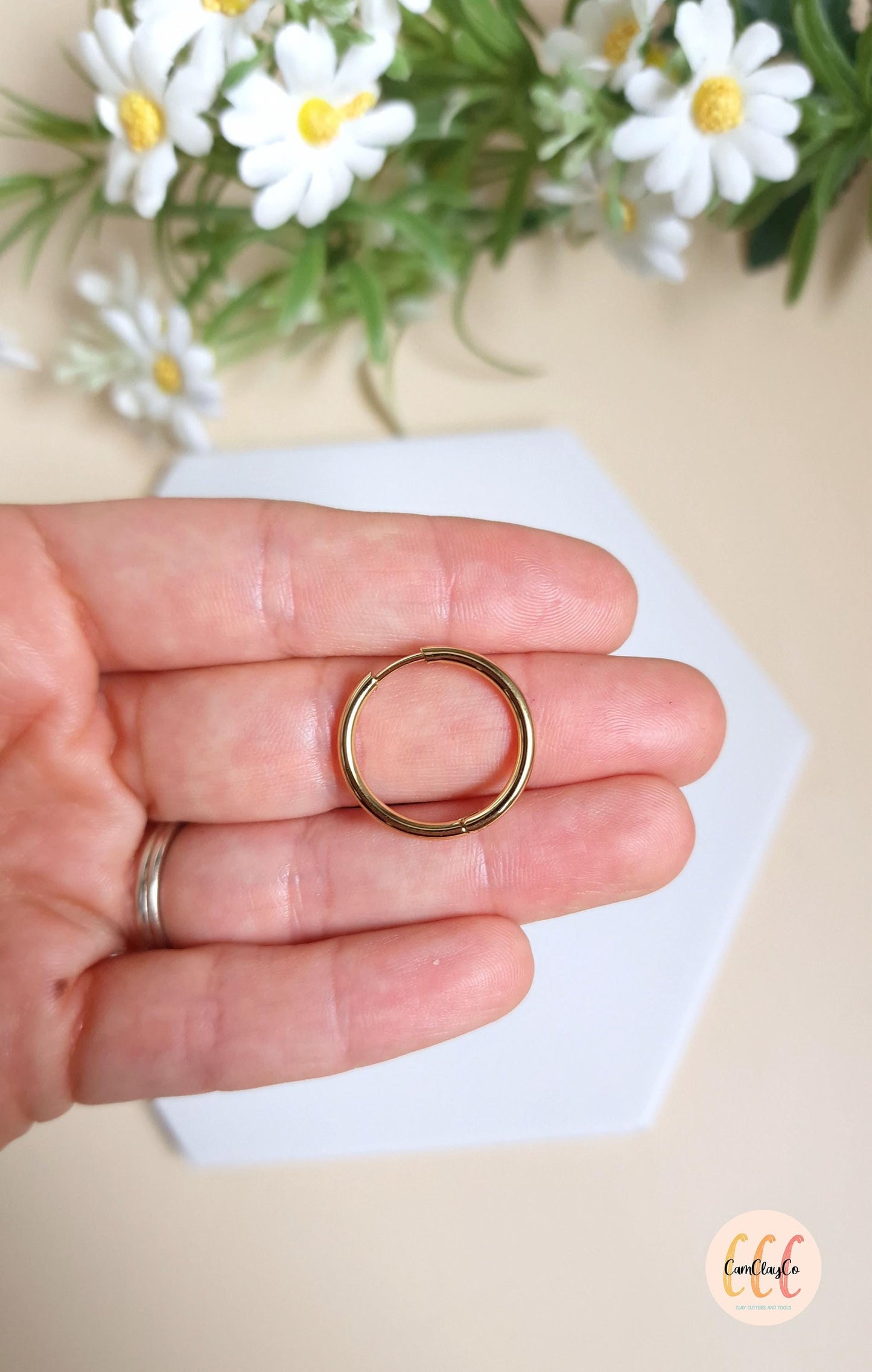 Boucles d'oreilles créoles diamètre 22 mm épaisseur 2 mm en acier inoxydable pour la fabrication de bijoux, doré et argenté - 2 pièces