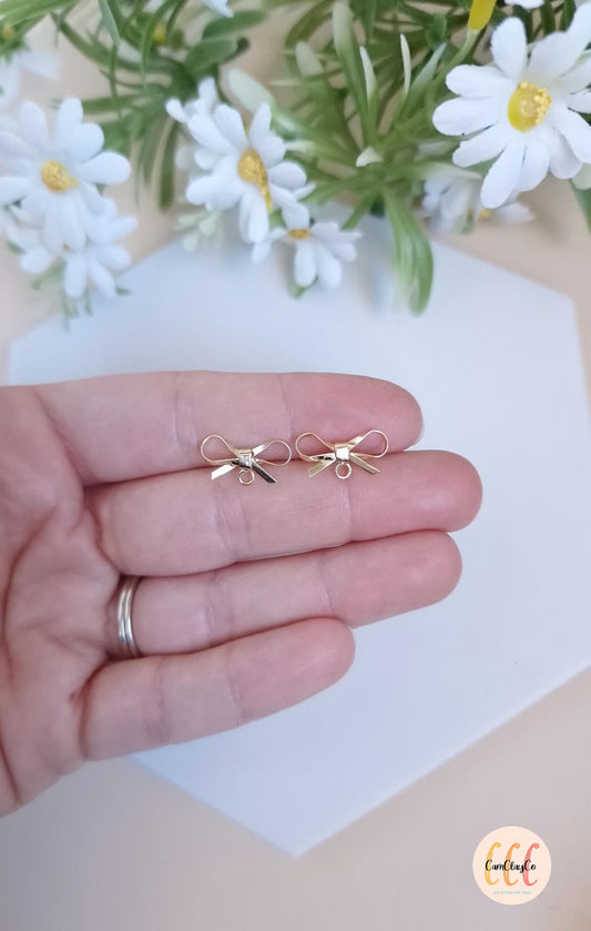 Boucles d'oreilles nœuds plaqués or 14K ou plaqués rhodium pour la fabrication de bijoux - 2 pièces