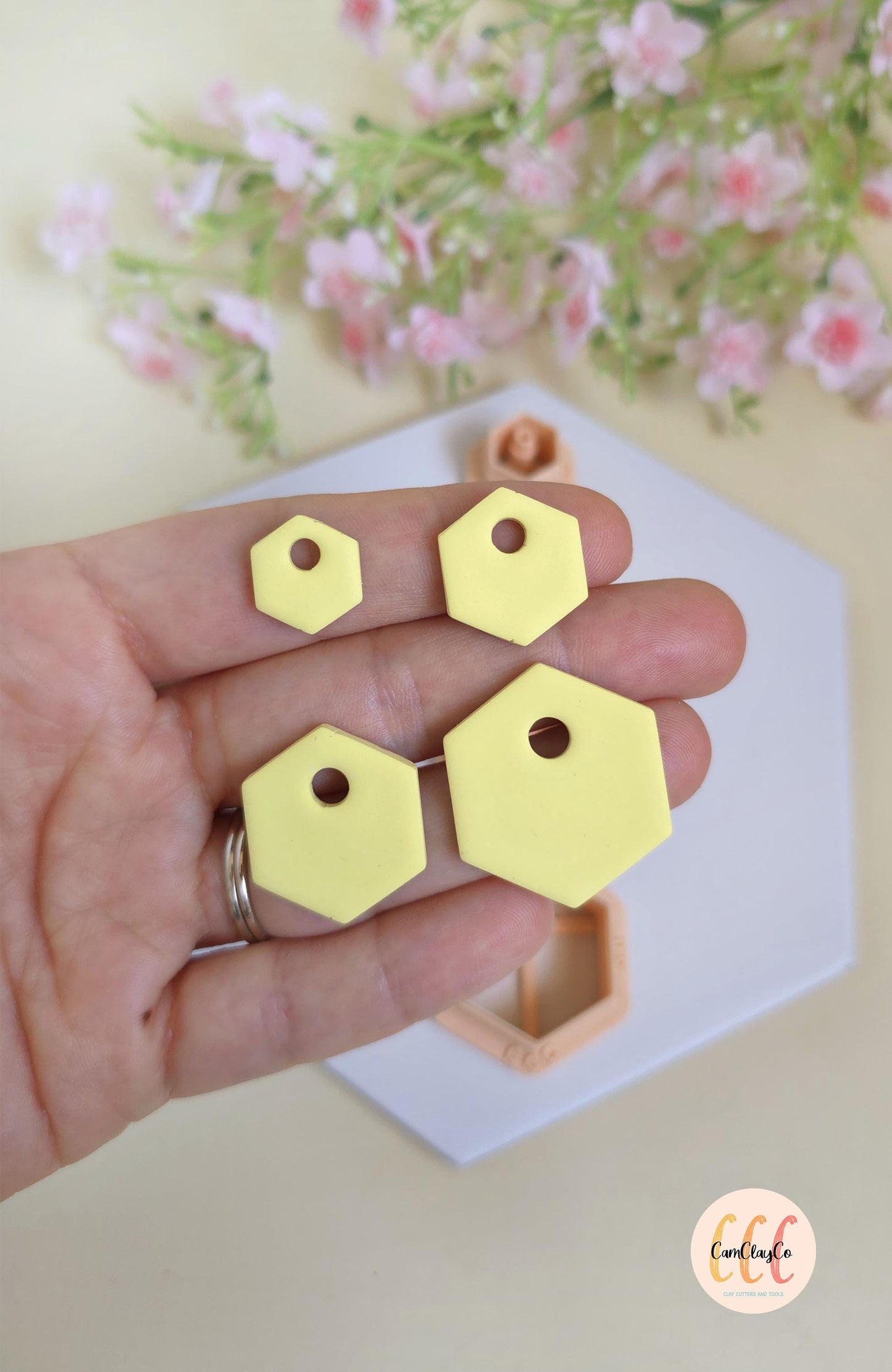 Emporte-pièces hexagones avec trous ronds en haut pour fabrication de bijoux en argile polymère, créoles interchangeables, pampilles