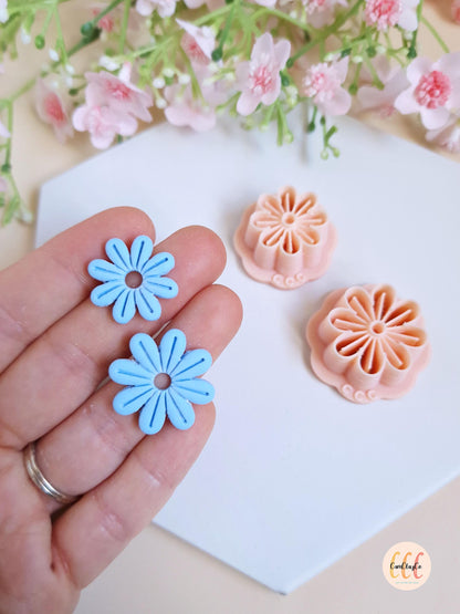 Emporte-pièces 3D fleurs à 8 pétales longs pour la fabrication de bijoux en argile polymère, créoles interchangeables, pampilles