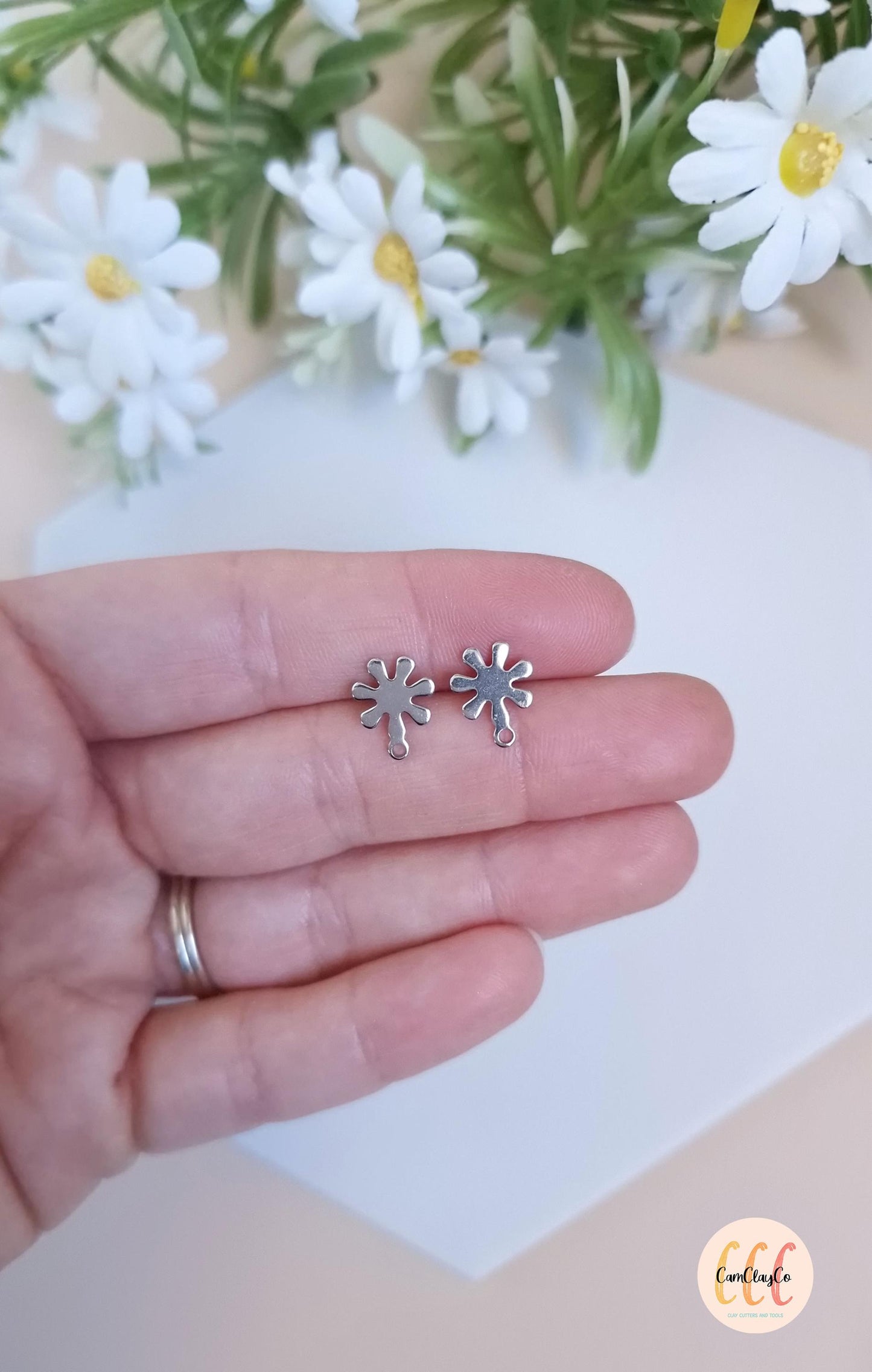 Boucles d'oreilles fleurs en acier inoxydable pour la fabrication de bijoux, doré et argenté - 2 pièces