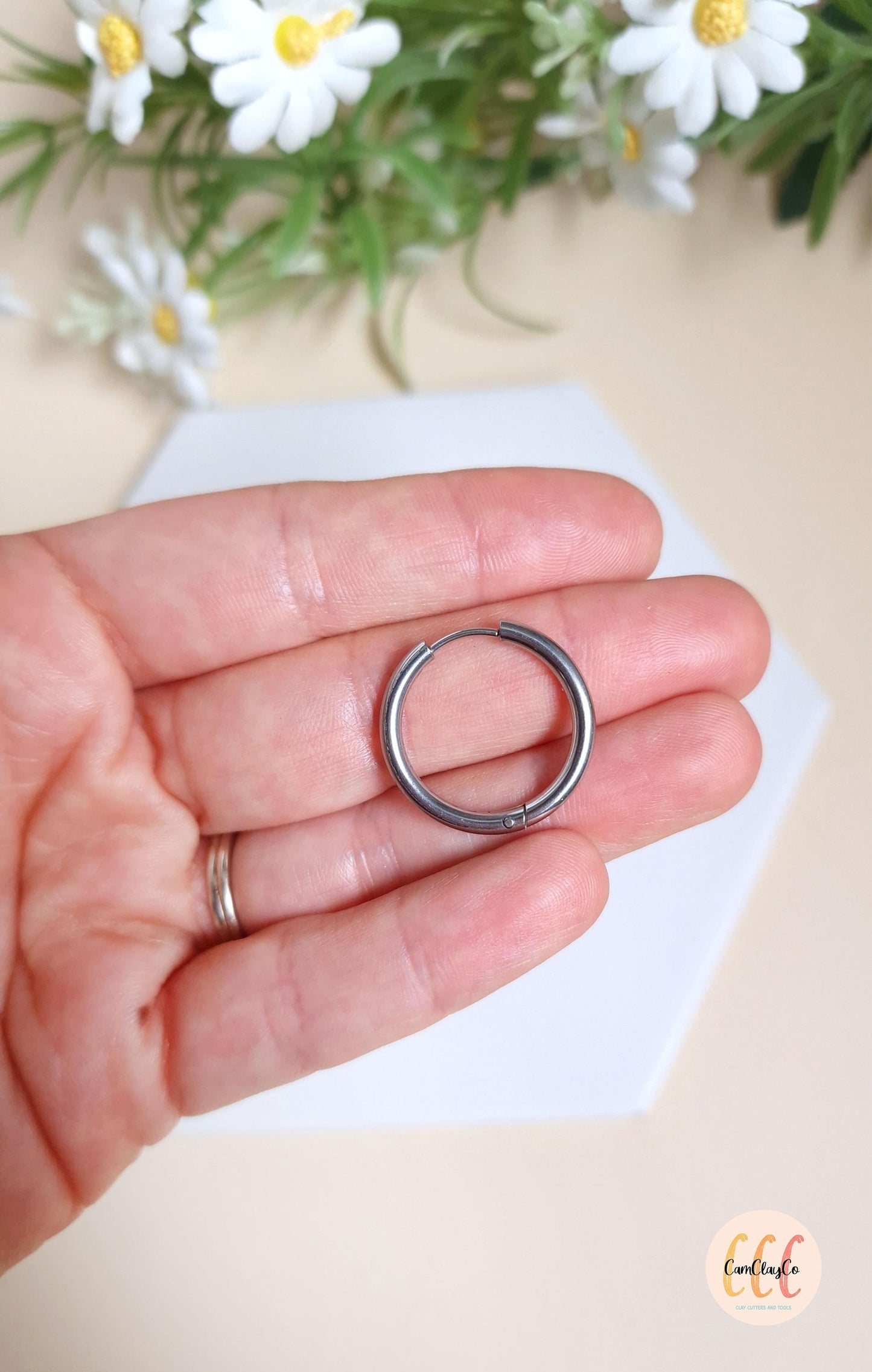Boucles d'oreilles créoles diamètre 23 mm épaisseur 2,5 mm en acier inoxydable pour la fabrication de bijoux, doré et argenté - 2 pièces