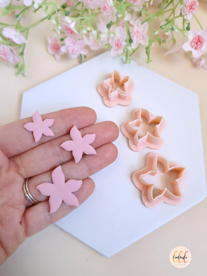Emporte-pièces en forme de fleur irrégulière pétales pointus - Fabrication de bijoux en argile polymère, créoles interchangeables, pampilles