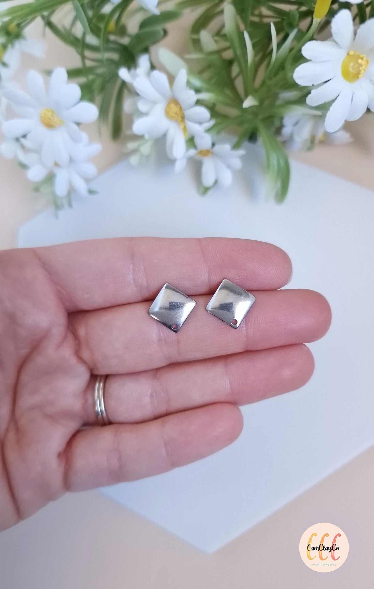Boucles d'oreilles carrés en acier inoxydable pour la fabrication de bijoux, doré et argenté - 2 pièces