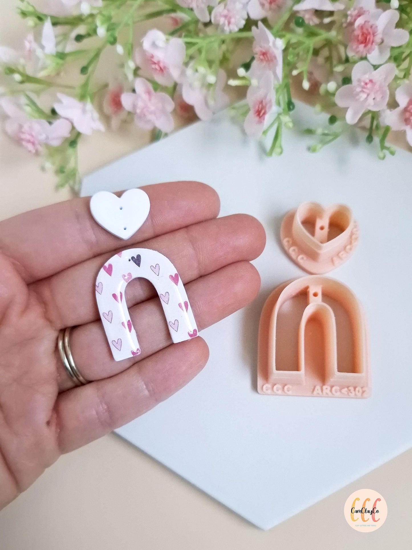 Set d'emporte-pièces 3D en forme de cœur et d'arche pour la fabrication de bijoux en argile polymère, avec guides de perçage