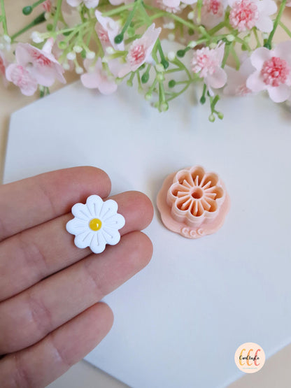 Emporte-pièces 3D en forme de petite marguerite pour la fabrication de bijoux en argile polymère, créoles interchangeables, pampilles