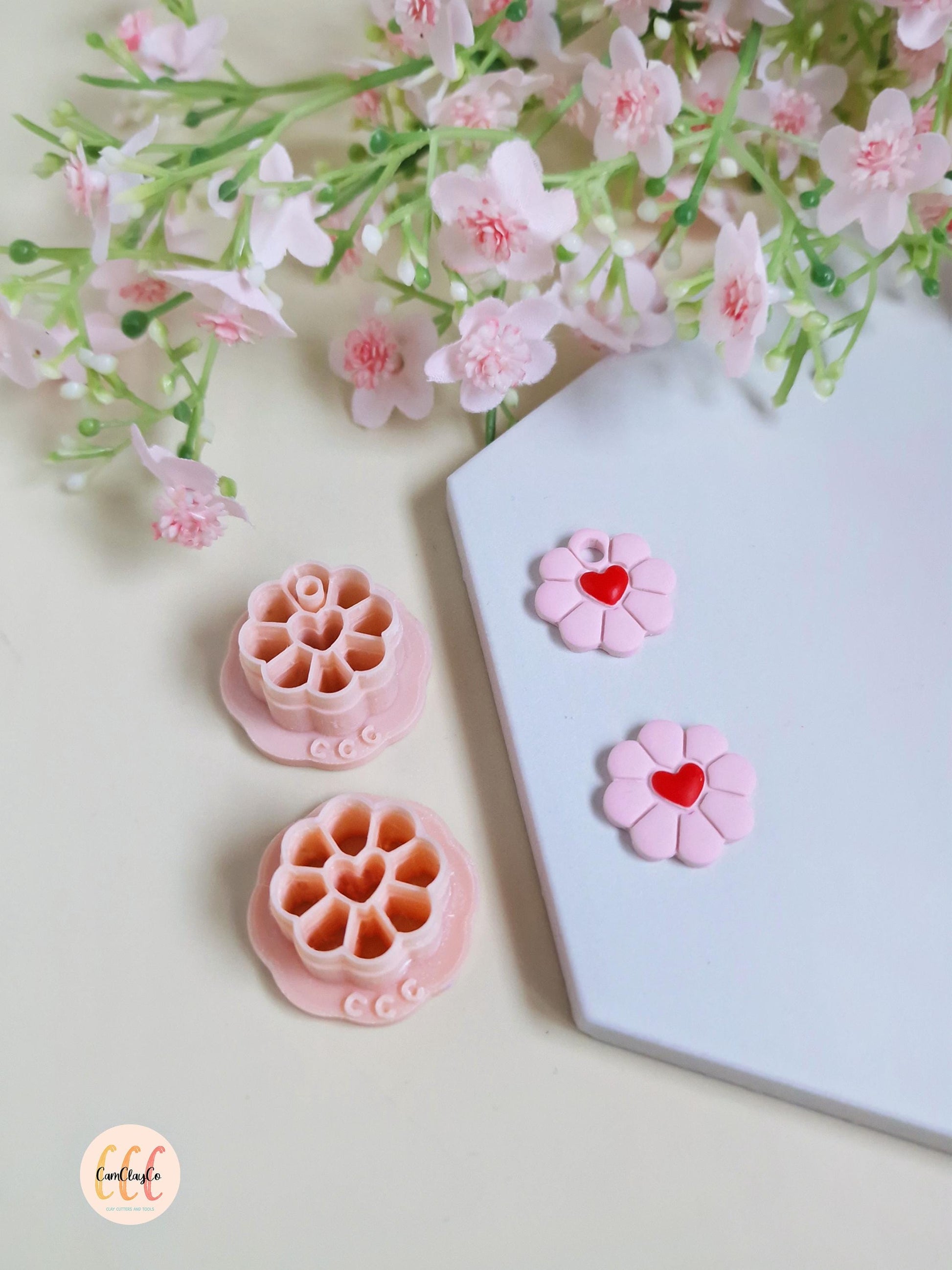 Emporte-pièces en forme de fleurs avec centres cœurs pour la fabrication de bijoux en argile polymère, créoles interchangeables, pampilles