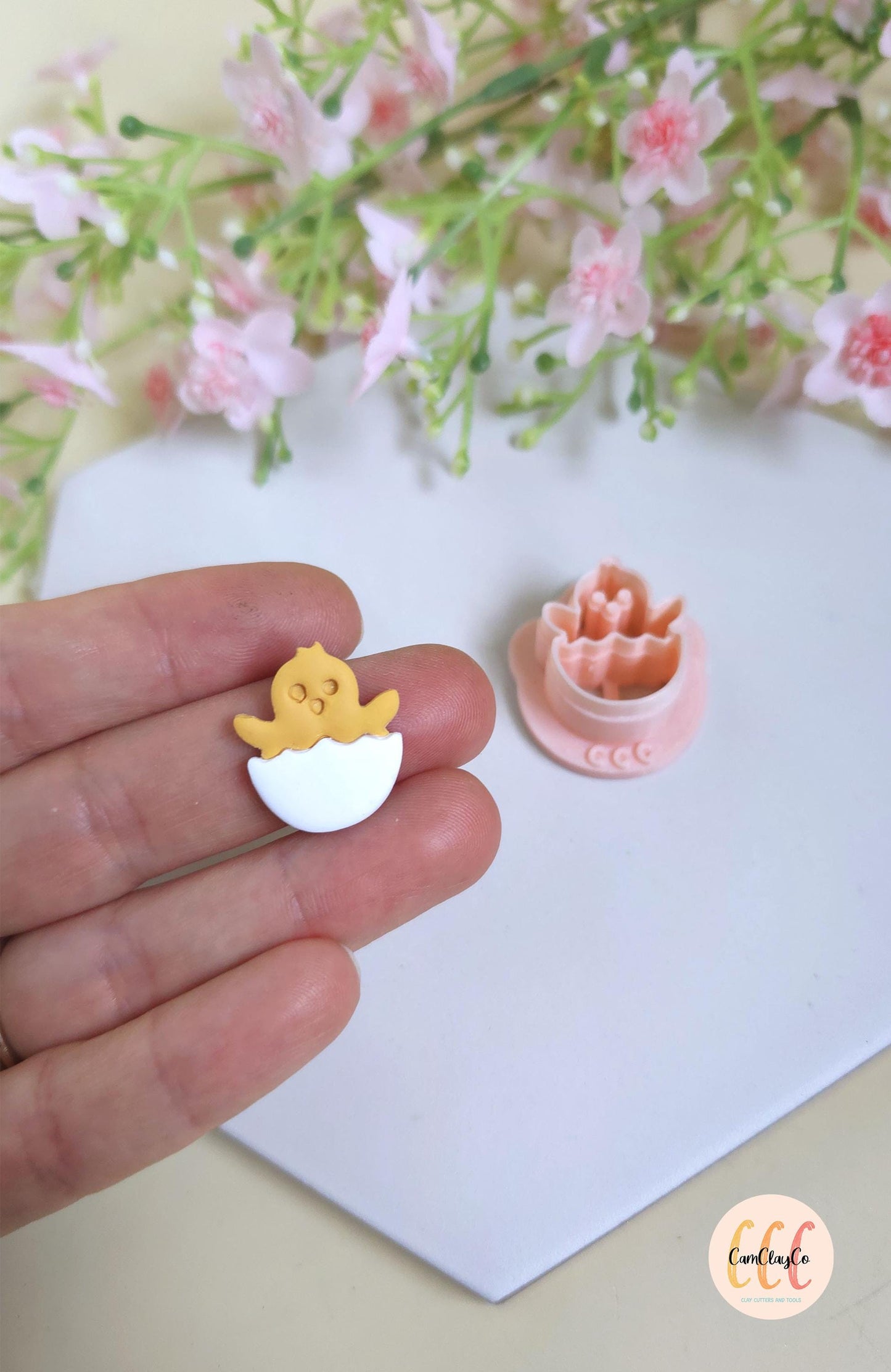 Emporte-pièce 3D en forme de poussin avec sa coquille pour la fabrication de bijoux en argile polymère