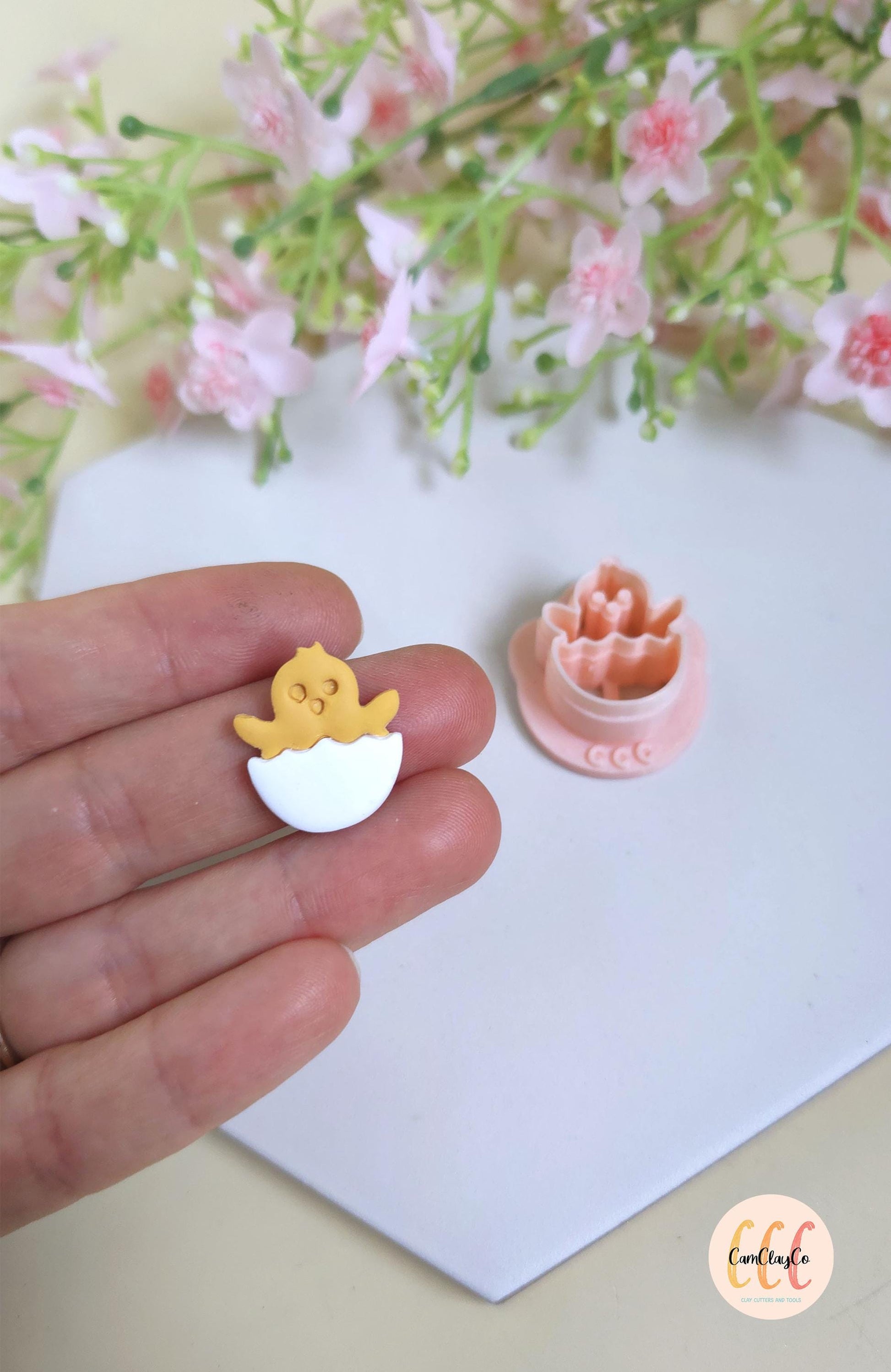 Emporte-pièce 3D en forme de poussin avec sa coquille pour la fabrication de bijoux en argile polymère