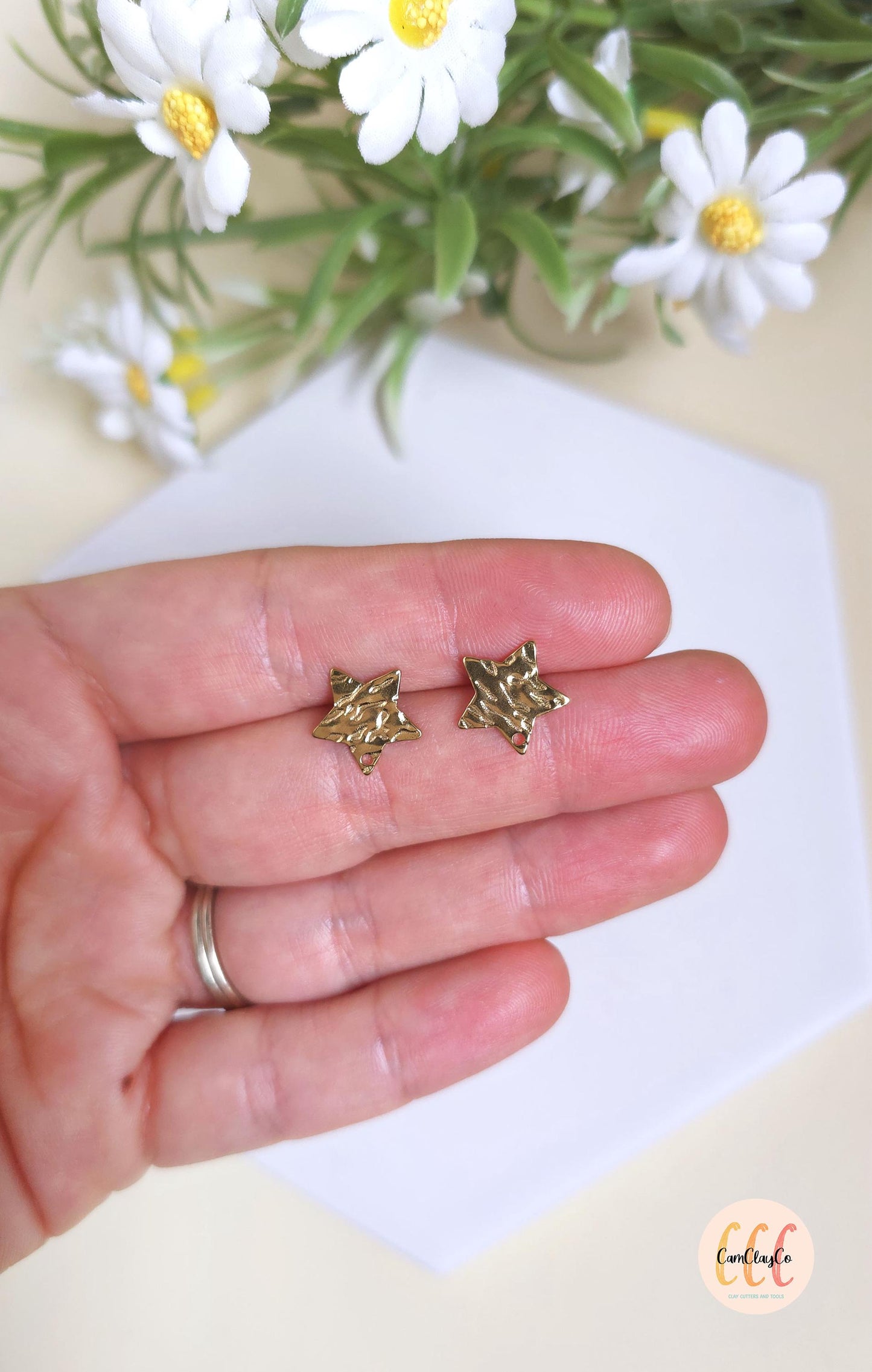 Boucles d'oreilles étoiles texturées en acier inoxydable pour la fabrication de bijoux, doré et argenté - 2 pièces
