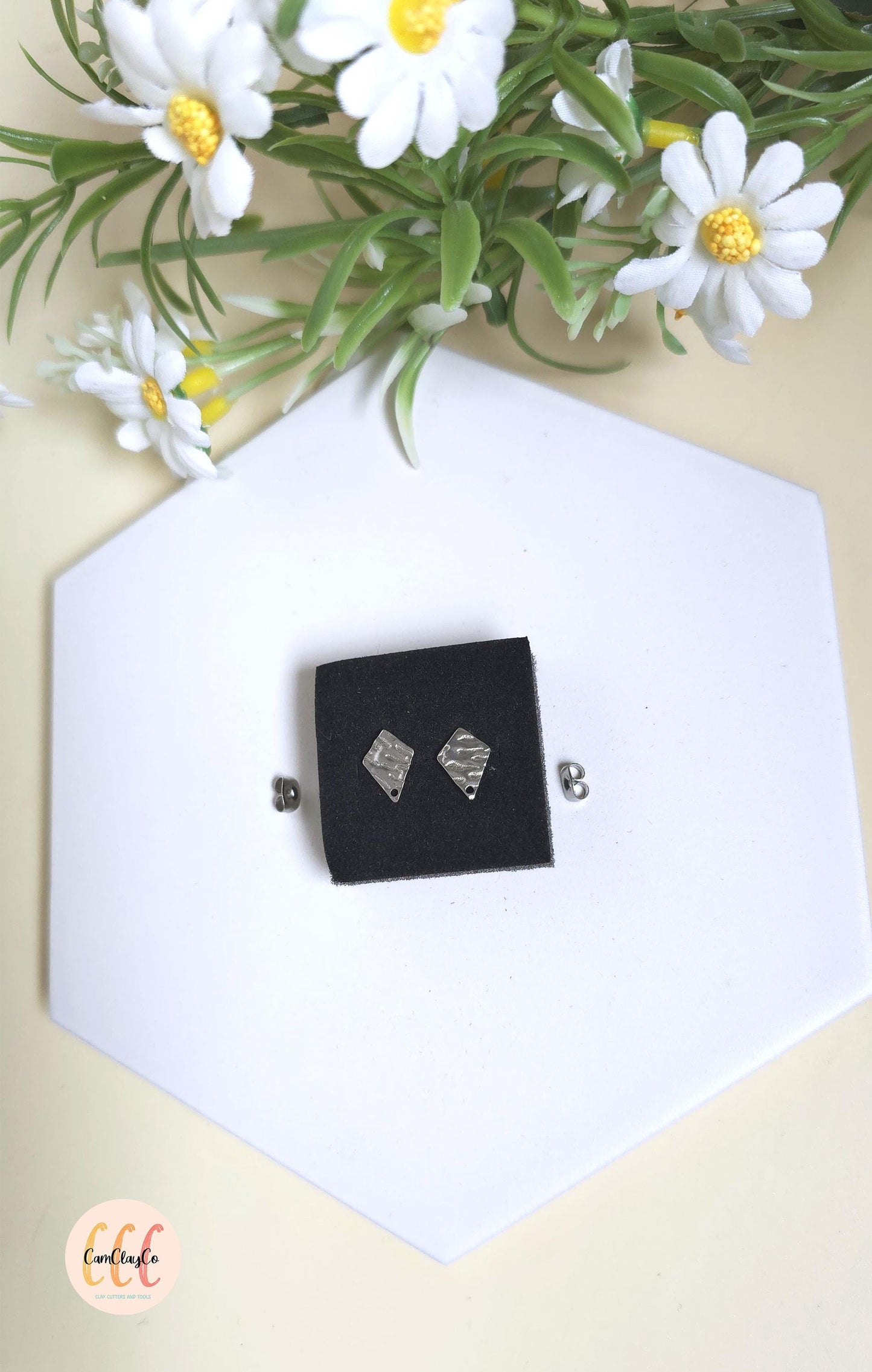 Boucles d'oreilles forme diamants texturés en acier inoxydable pour la fabrication de bijoux, doré et argenté - 2 pièces