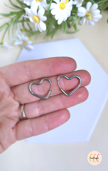 Boucles d'oreilles créoles cœurs en acier inoxydable pour la fabrication de bijoux, doré et argenté - 2 pièces