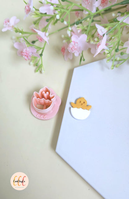 Emporte-pièce 3D en forme de poussin avec sa coquille pour la fabrication de bijoux en argile polymère