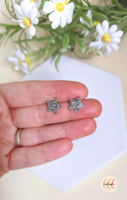 Boucles d'oreilles étoiles texturées en acier inoxydable pour la fabrication de bijoux, doré et argenté - 2 pièces