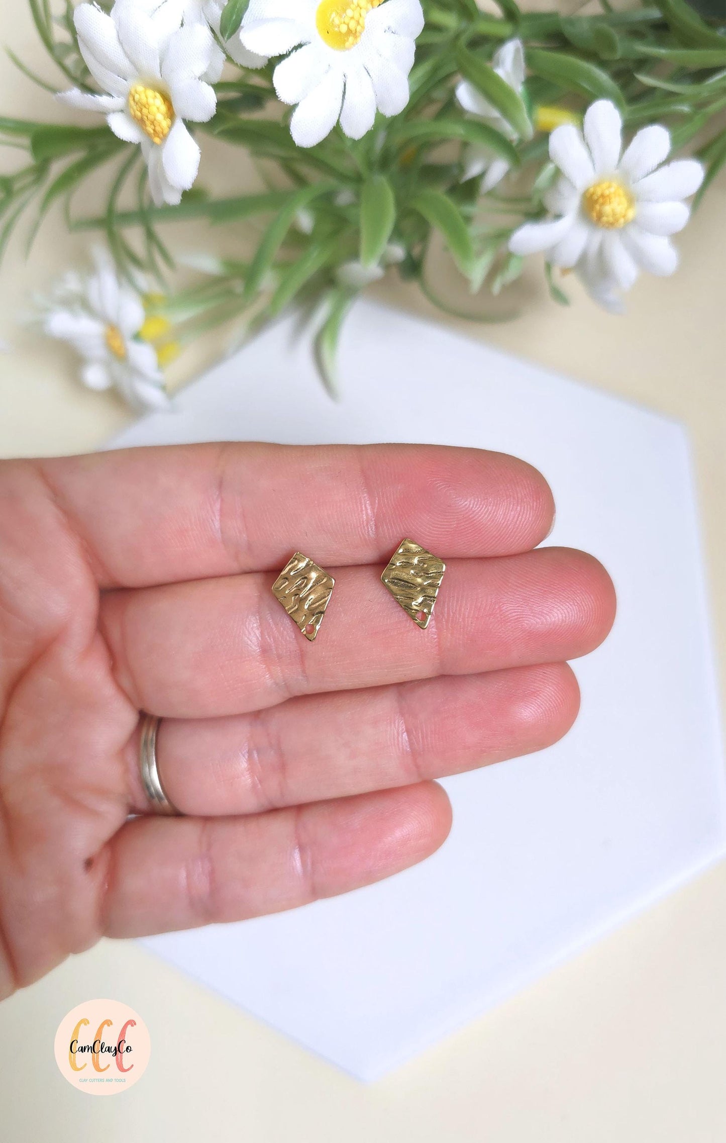 Boucles d'oreilles forme diamants texturés en acier inoxydable pour la fabrication de bijoux, doré et argenté - 2 pièces
