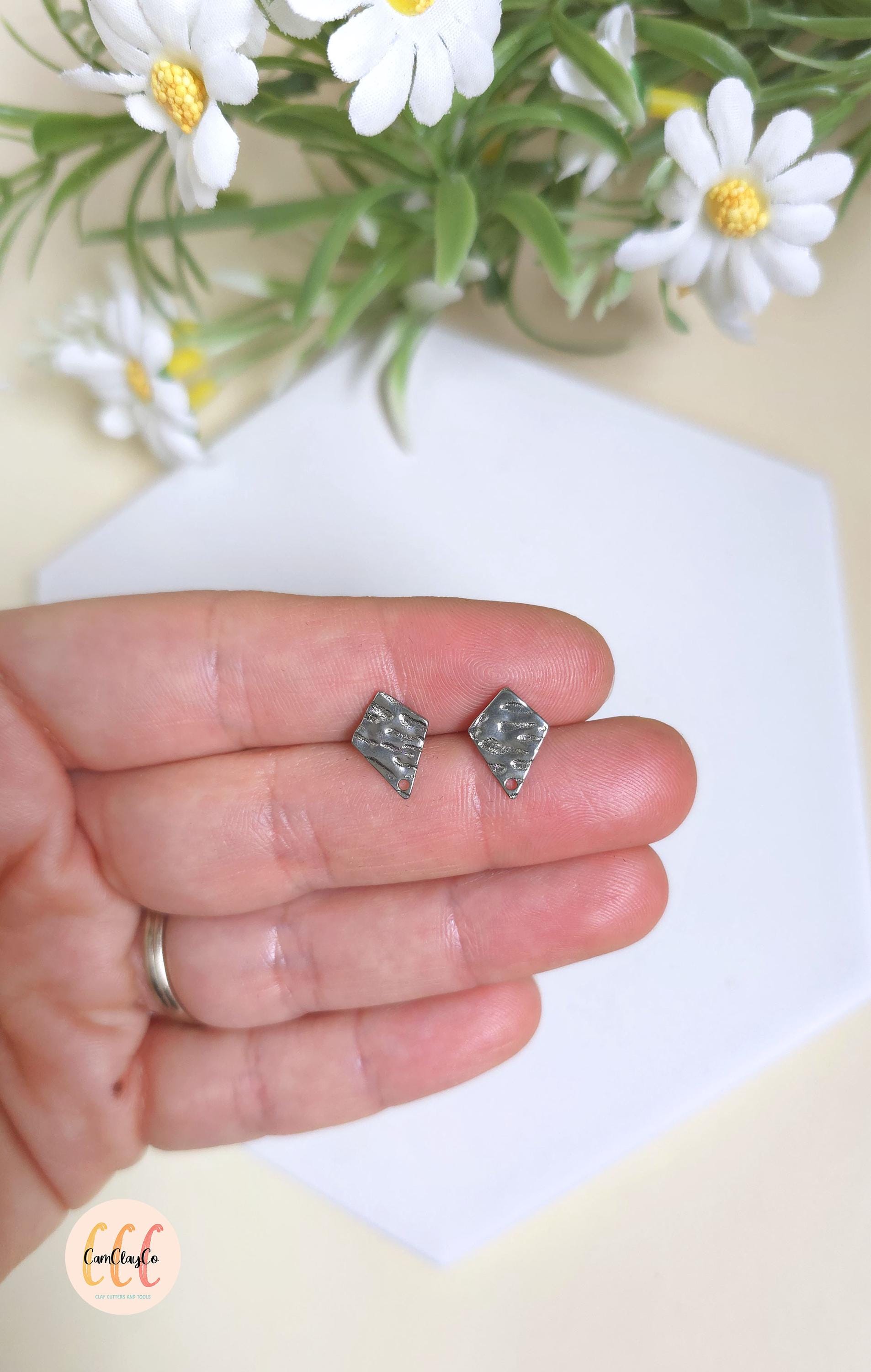 Boucles d'oreilles forme diamants texturés en acier inoxydable pour la fabrication de bijoux, doré et argenté - 2 pièces