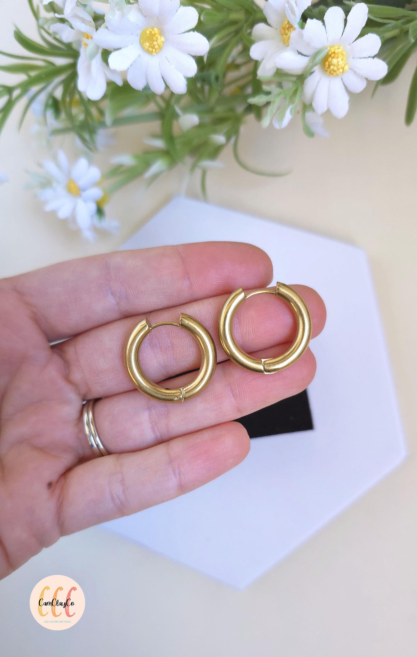 Boucles d'oreilles créoles épaisses diamètre 24 mm épaisseur 4 mm acier inoxydable pour la fabrication de bijoux, doré et argenté - 2 pièces