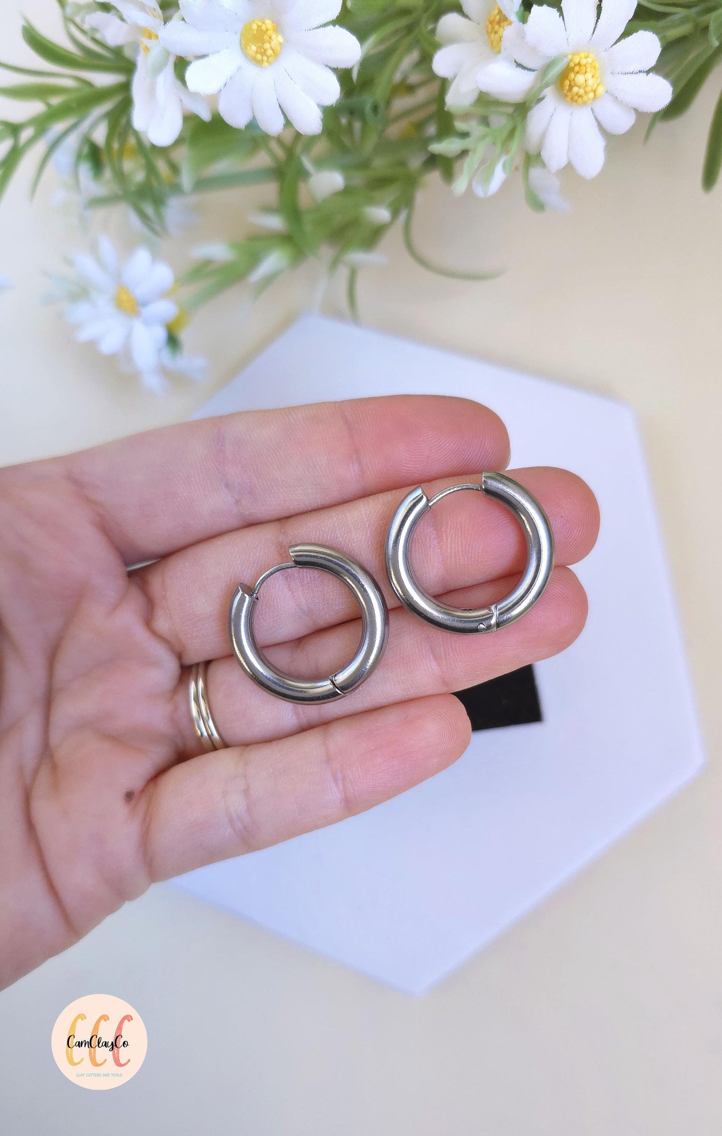 Boucles d'oreilles créoles épaisses diamètre 24 mm épaisseur 4 mm acier inoxydable pour la fabrication de bijoux, doré et argenté - 2 pièces