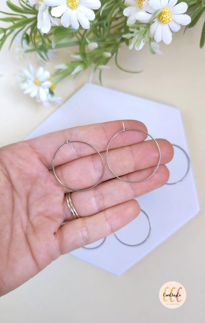 Boucles d'oreilles créoles fines 30 mm en acier inoxydable pour la fabrication de bijoux, doré et argenté - 6 pièces