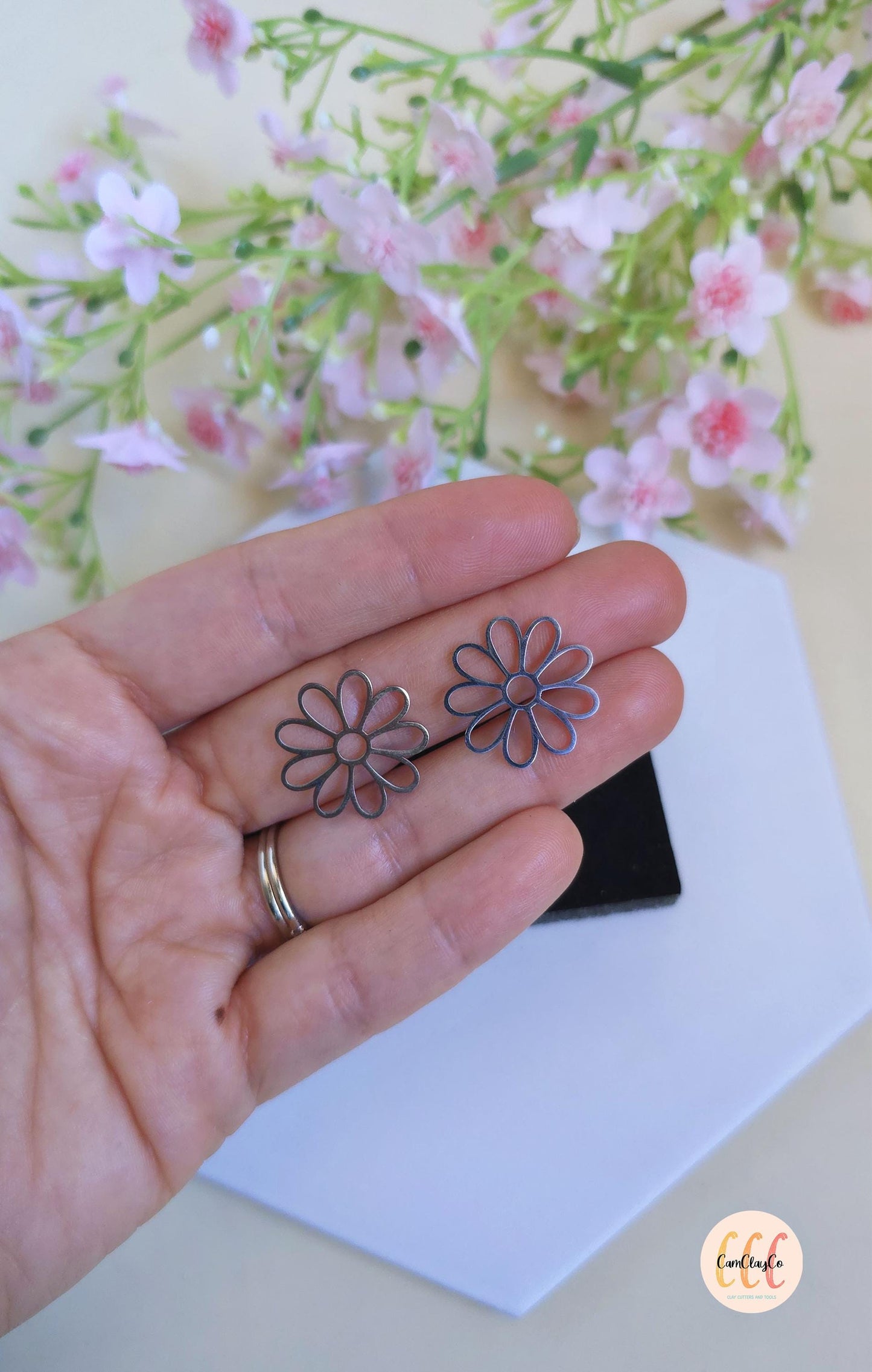 Breloques cadres fleurs 20 mm en acier inoxydable pour la fabrication de bijoux, doré et argenté - 2 pièces