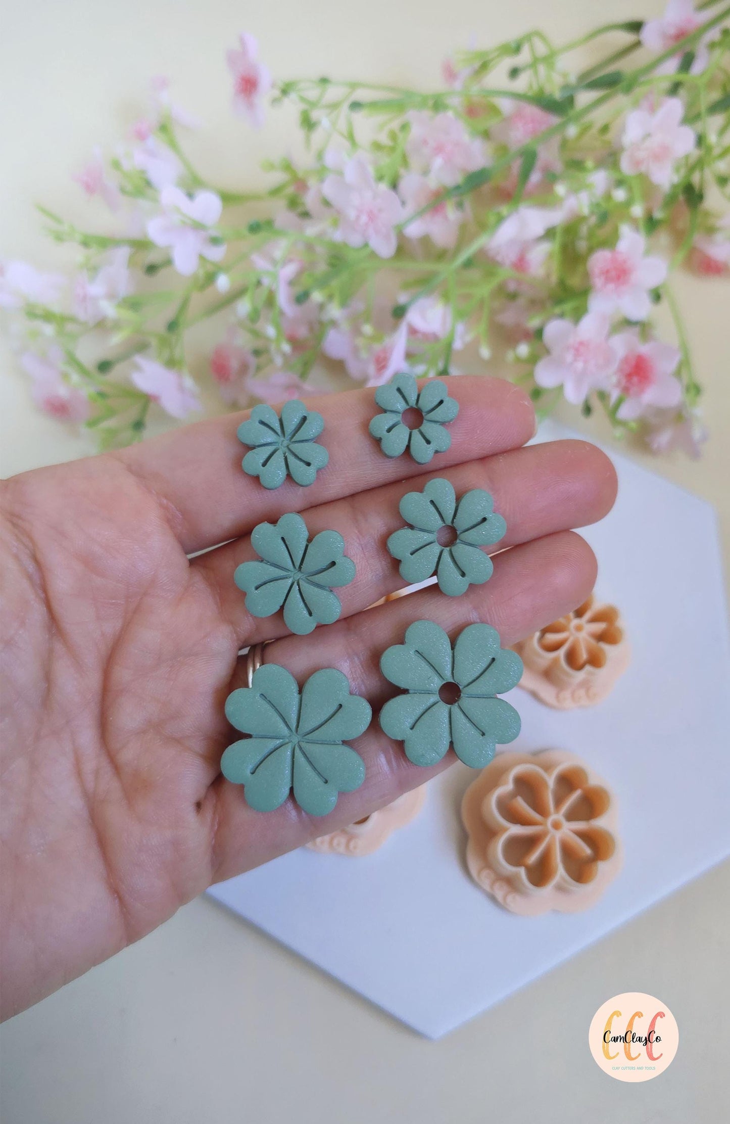 Emporte-pièces trèfles 4 feuilles détails intérieurs pour la fabrication de bijoux en argile polymère, créoles interchangeables, pampilles