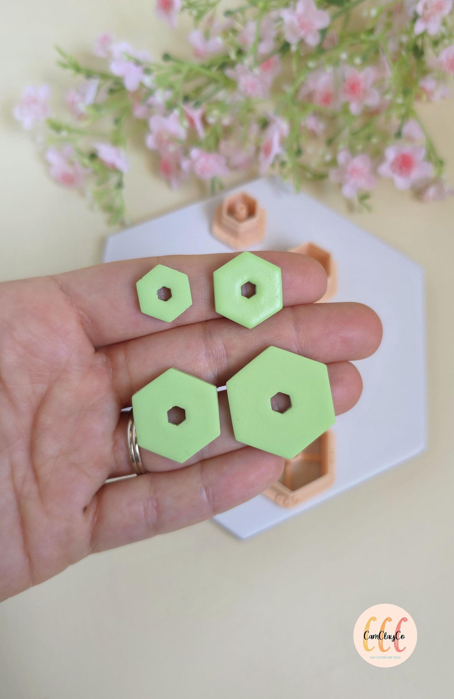 Emporte-pièces hexagones avec trous hexagones au centre pour fabrication de bijoux en argile polymère, créoles interchangeables, pampilles